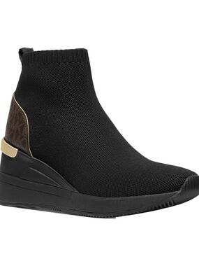 Michael Kors Skyler Bootie
Size 7
